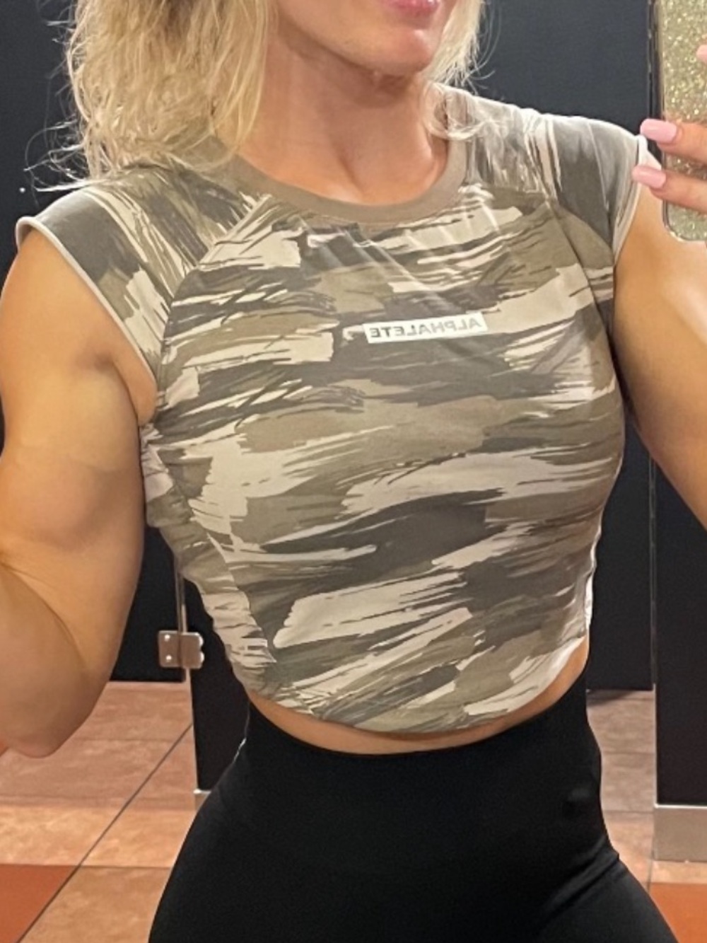 Alphalete Camo Cropped mesh back top - Picture 3 of 6